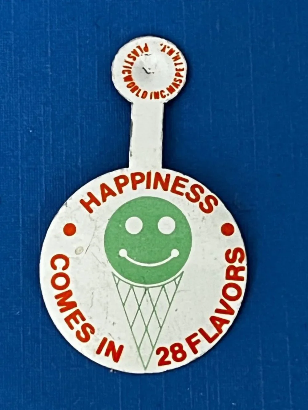 Vintage 1970s Howard Johnson's Happiness Comes In 28 Flavors Foldover Badge Tin
